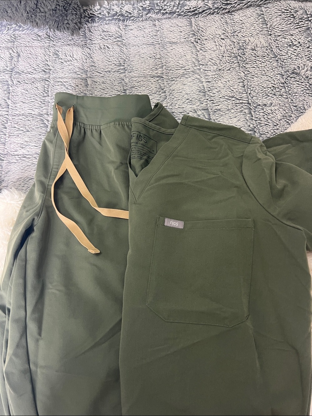 FIGS Olive Green V-Neck Scrub Top. Only worn 2x!!